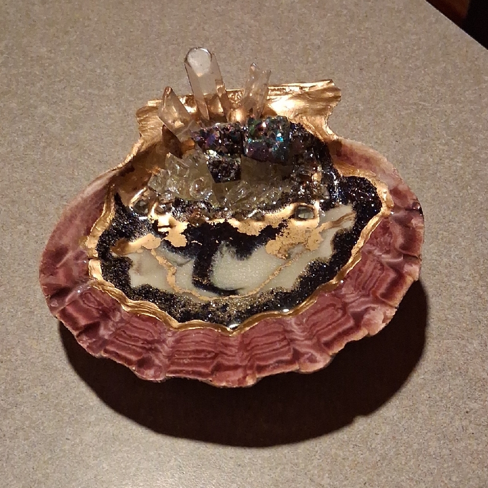 Gorgeous Lion's Paw Geode Crystal Point Druzy Resin Trinket Dish - Handmade